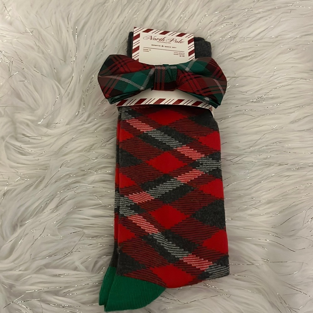 Men's North Pole Trading Co Tie and Sock Set fits shoes size 6-12